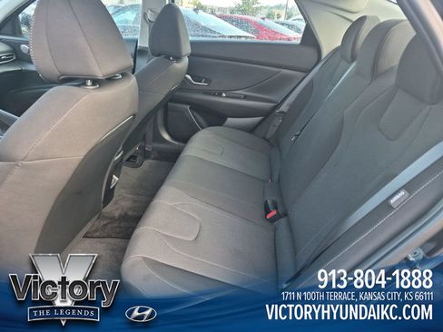 Used 2025 Hyundai Elantra SE FWD image 23