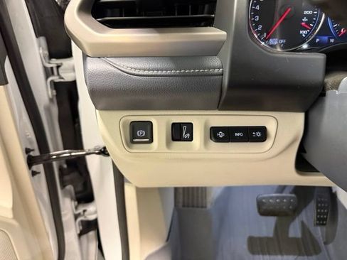 Used 2022 GMC Acadia Denali w/ Denali Ultimate Package AWD/4WD image 20