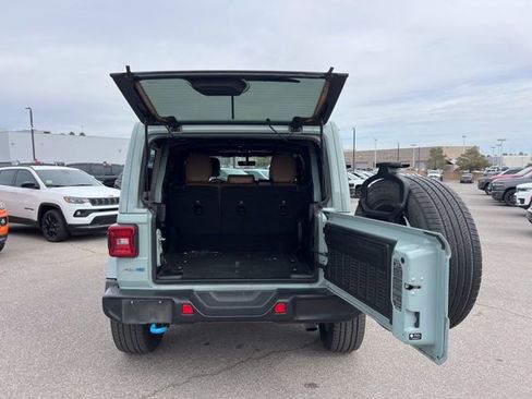 Used 2023 Jeep Wrangler Unlimited Sahara w/ Cold Weather Group image 18