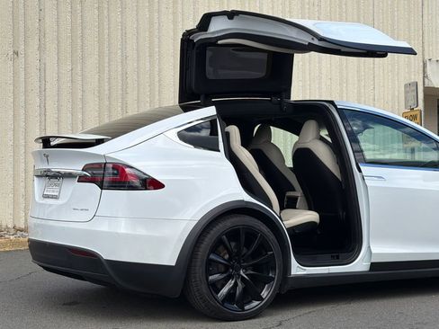 Used 2021 Tesla Model X Long Range image 10