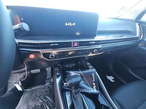 Used 2025 Kia Sorento S w/ Panoramic Sunroof Package image 8