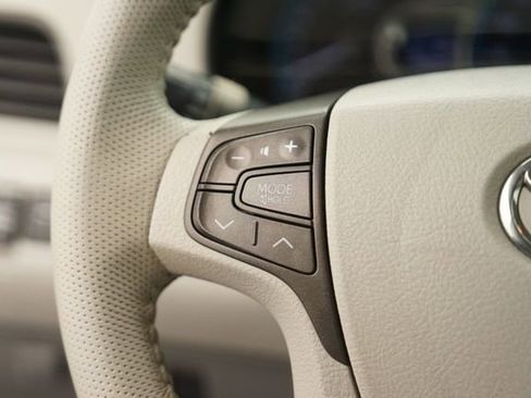 Used 2013 Toyota Sienna XLE w/ Entertainment Pkg FWD image 24