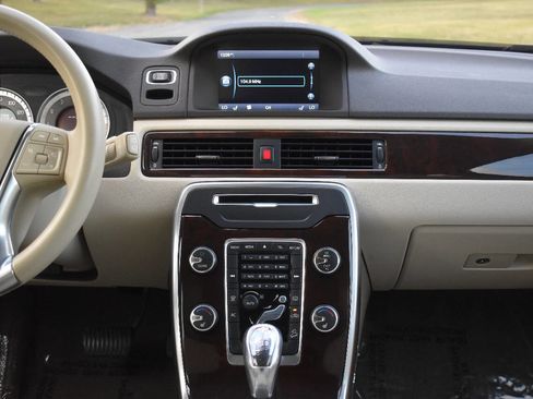 Used 2013 Volvo XC70 3.2 AWD/4WD image 24