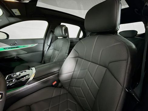 Used 2025 BMW 760i xDrive image 22