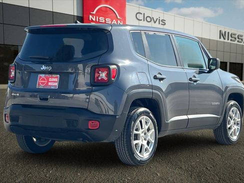 Used 2023 Jeep Renegade Latitude image 3