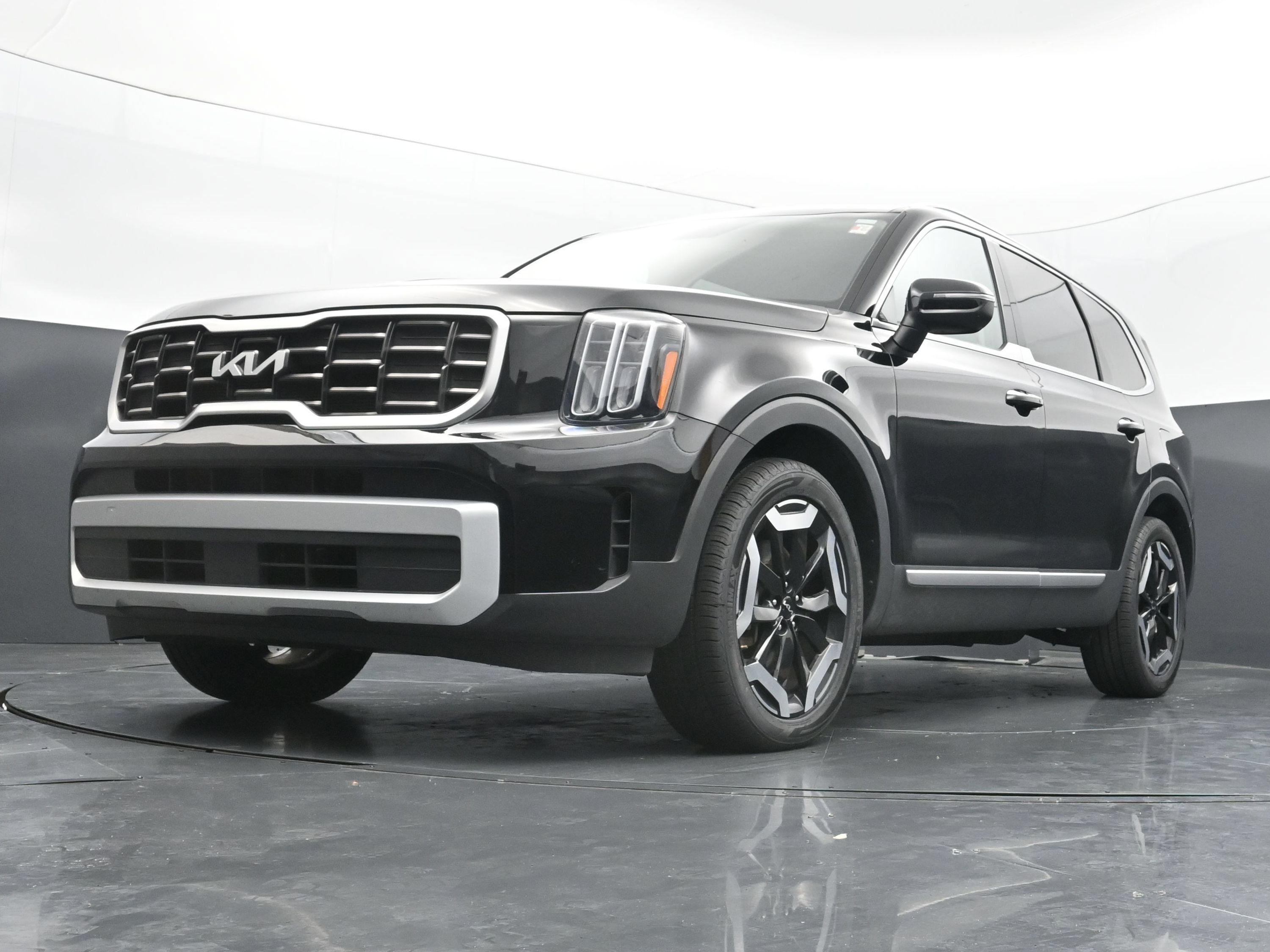 Used 2025 Kia Telluride S FWD image 35