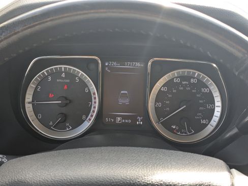 Used 2016 Nissan Titan SV image 21