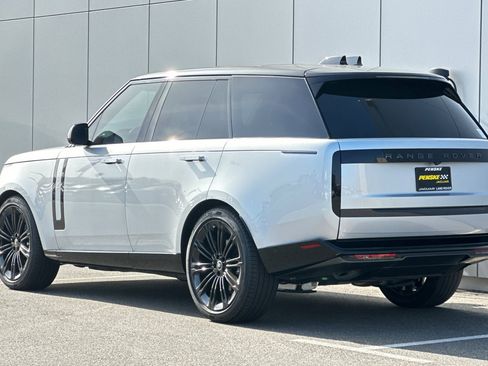 New 2025 Land Rover Range Rover SE image 3