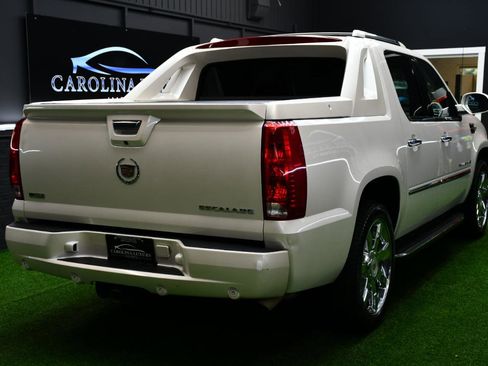 Used 2009 Cadillac Escalade EXT AWD/4WD image 8