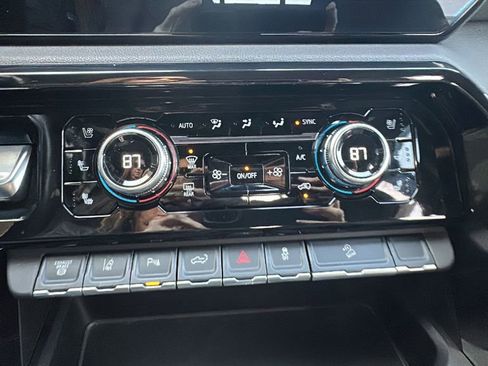 Used 2024 GMC Sierra 2500 AT4 w/ AT4 Premium Plus Package image 27