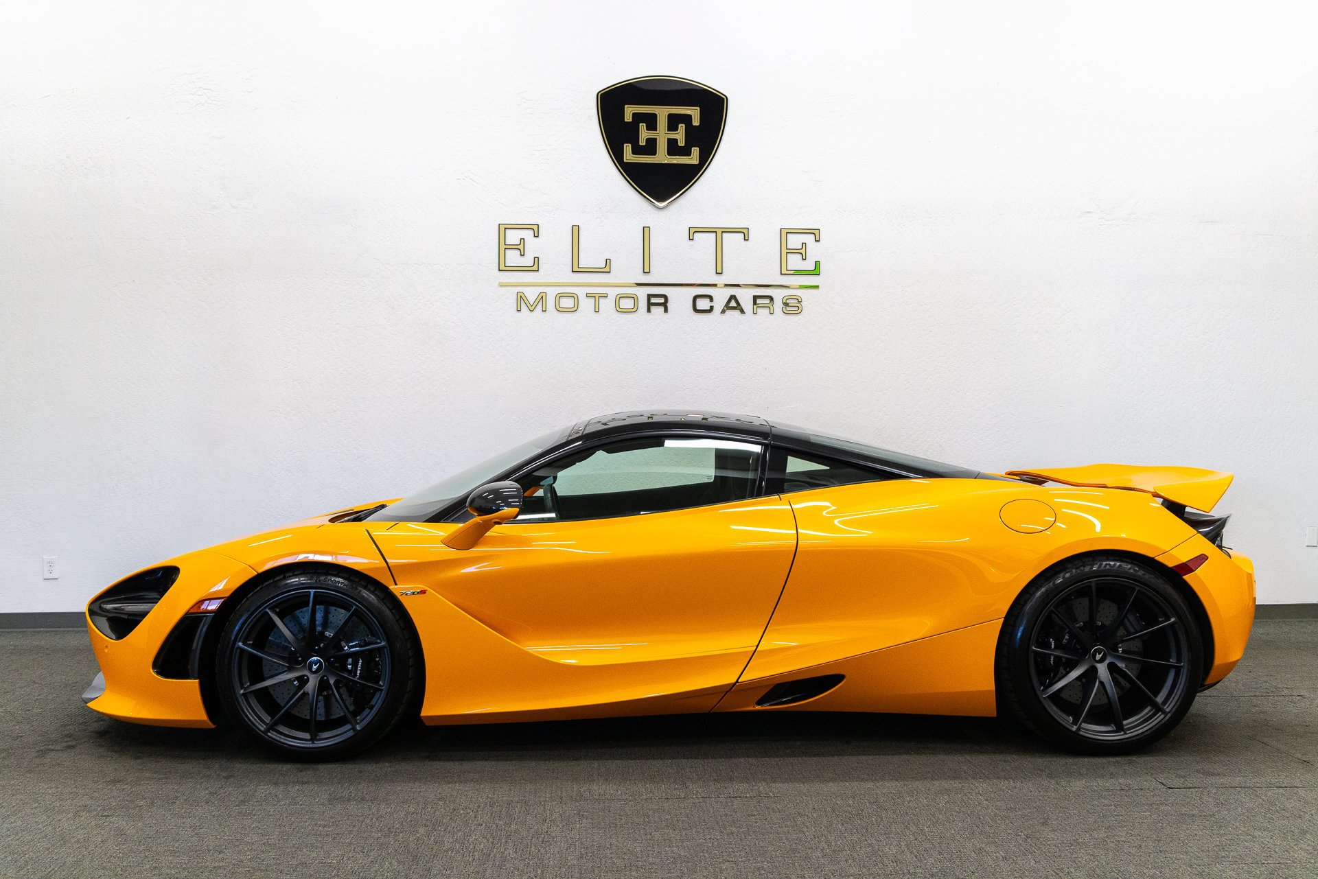 Used 2019 McLaren 720S Performance RWD image 2