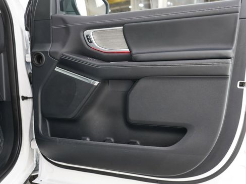 Used 2025 Ford Expedition Max Platinum image 11