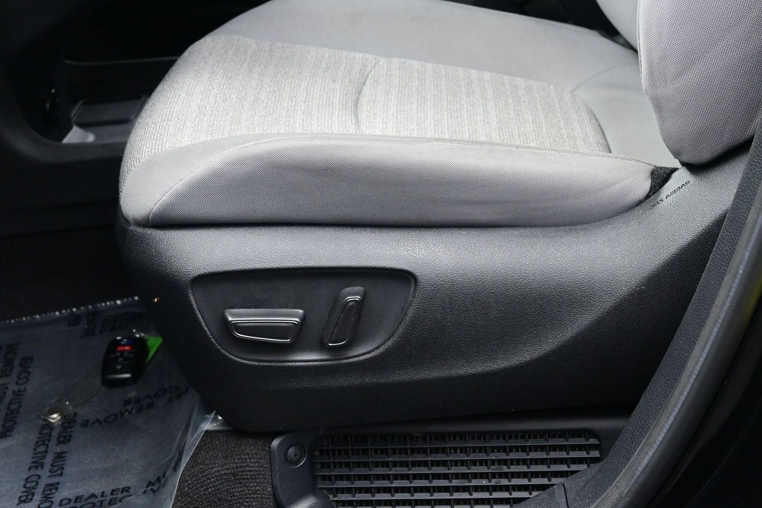 Used 2025 Toyota Sienna LE AWD/4WD image 11