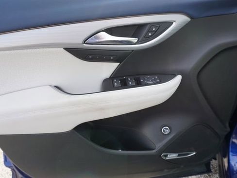 Certified 2025 Buick Envision Avenir AWD/4WD image 14