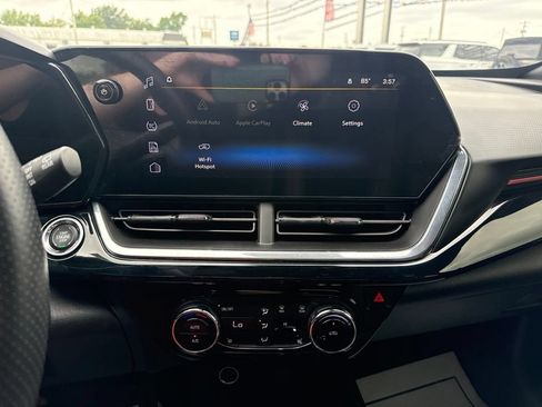 Used 2025 Chevrolet Trax RS FWD image 16