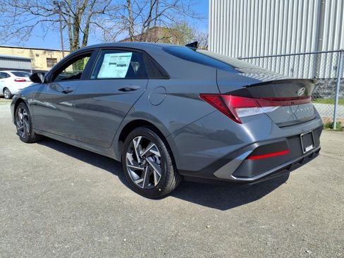New 2025 Hyundai Elantra Sport FWD image 3