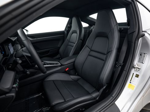 Certified 2025 Porsche 911 Carrera RWD image 5