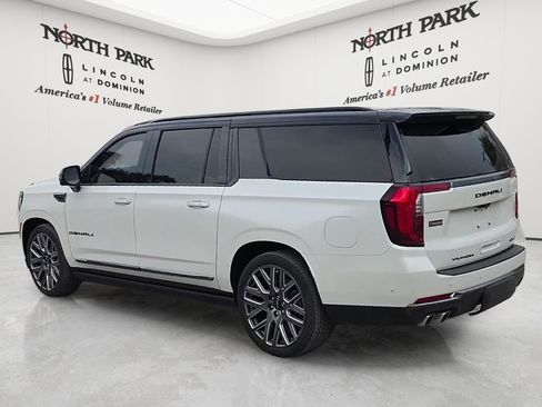 Used 2025 GMC Yukon XL Denali Ultimate w/ LPO, Floor Liner Package AWD/4WD image 3