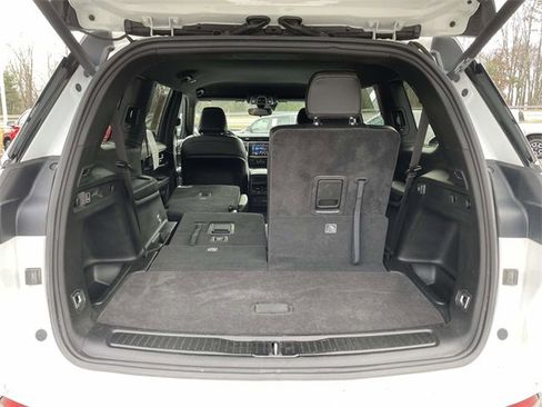 Used 2023 Jeep Grand Cherokee L Laredo image 12