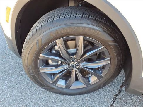 Used 2023 Volkswagen Tiguan SE image 21