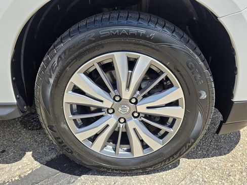 Used 2020 Nissan Pathfinder SV AWD/4WD image 43
