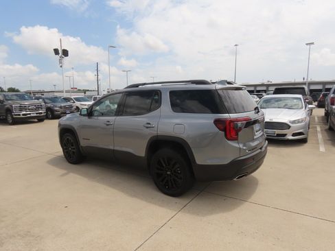 Used 2023 GMC Acadia SLE w/ Driver Convenience Package FWD image 17