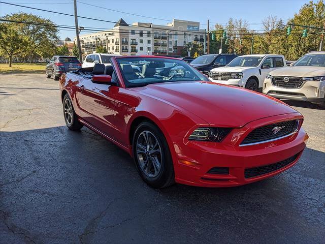Used 2014 Ford Mustang Premium RWD image 3
