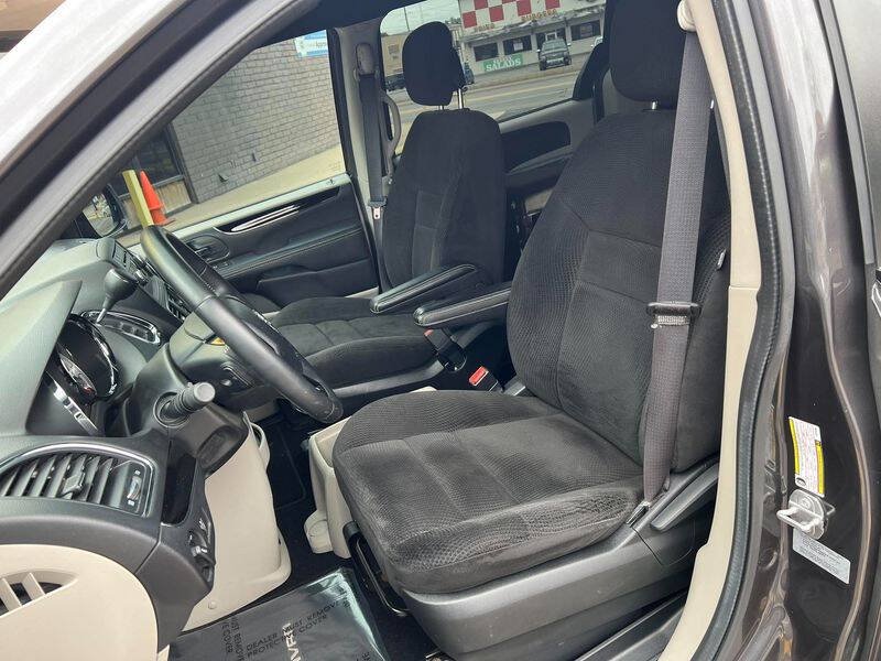 Used 2017 Dodge Grand Caravan SE FWD image 20