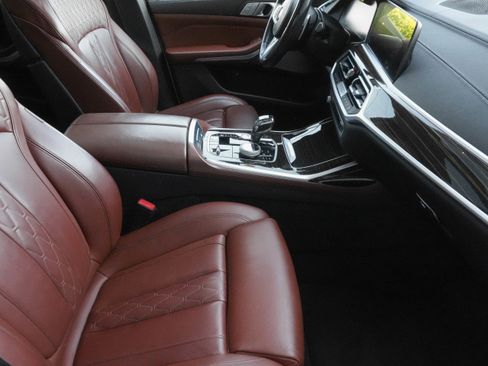 Used 2021 BMW X7 M50i w/ Dynamic Handling Package AWD/4WD image 11
