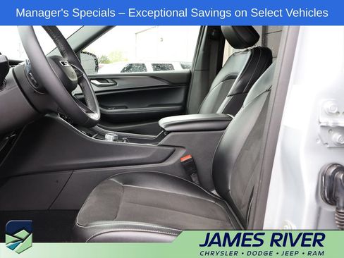 Used 2024 Jeep Grand Cherokee L Laredo AWD/4WD image 24