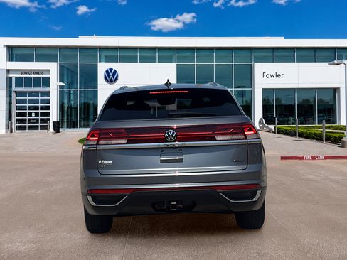 Used 2024 Volkswagen Atlas Cross Sport SE AWD/4WD image 6