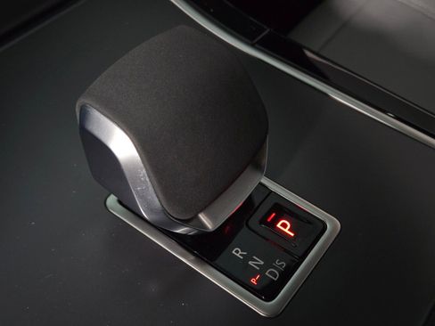 Used 2024 Land Rover Range Rover Velar Dynamic SE image 32