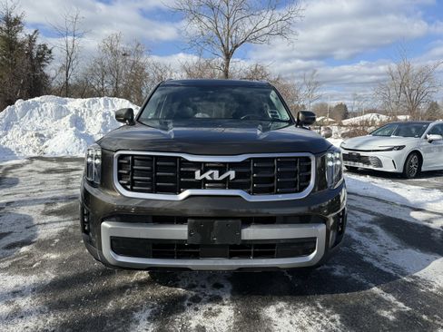 Used 2024 Kia Telluride S w/ S Sunroof Package image 9
