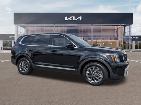Certified 2024 Kia Telluride LX image 2