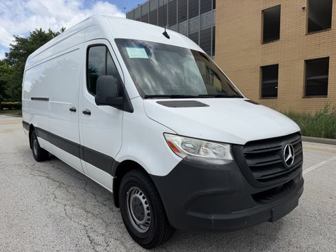 Used 2021 Mercedes-Benz Sprinter 2500 image 11