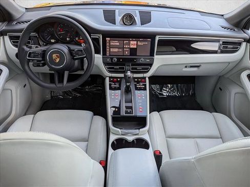 Certified 2024 Porsche Macan image 22