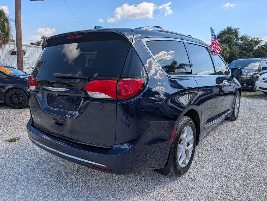 Used 2017 Chrysler Pacifica Touring-L Plus w/ Tire & Wheel Group FWD image 7
