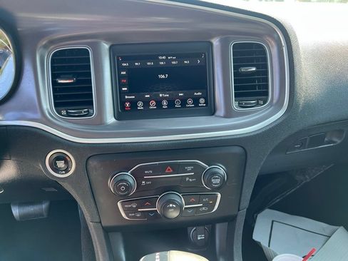 Used 2019 Dodge Charger SXT RWD image 8