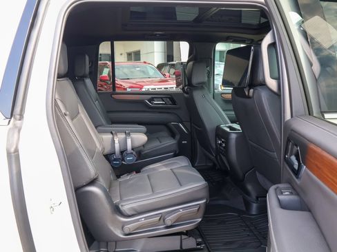 Used 2025 GMC Yukon XL Denali w/ Denali Reserve Package AWD/4WD image 41