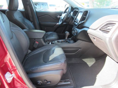 Used 2020 Jeep Cherokee Limited w/ Luxury Group AWD/4WD image 10