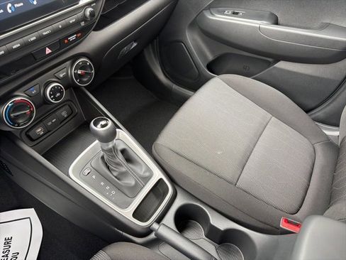 Certified 2025 Hyundai Venue SE image 27