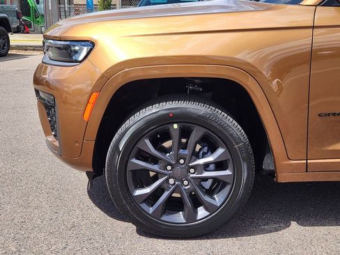 New 2026 Jeep Grand Cherokee Limited AWD/4WD image 8