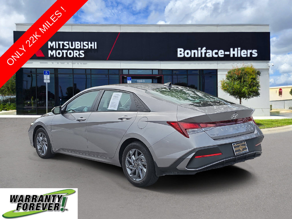 Used 2024 Hyundai Elantra SEL FWD image 3