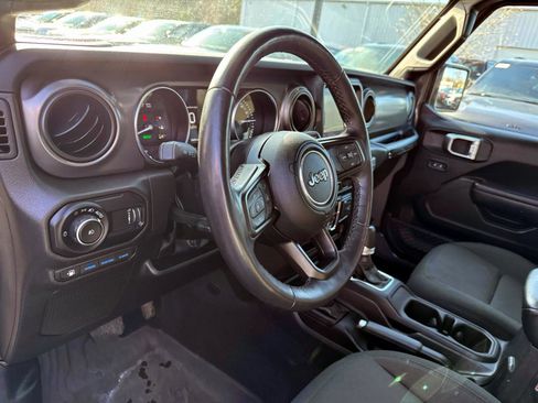 Used 2023 Jeep Wrangler Unlimited w/ Sun & Screen Package image 10