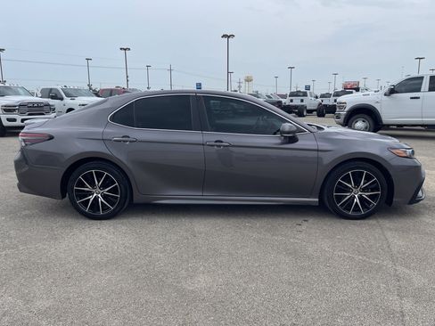 Used 2023 Toyota Camry SE FWD image 3