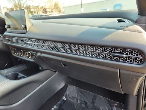 Certified 2025 Honda HR-V Sport image 17