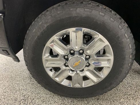 Used 2024 Chevrolet Silverado 2500 High Country w/ Technology Package AWD/4WD image 18