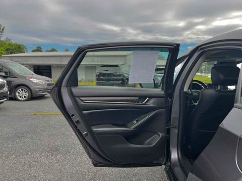Used 2018 Honda Accord EX-L image 16