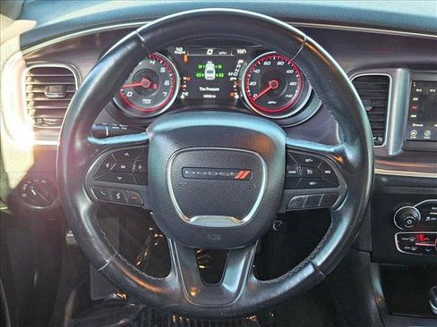 Used 2018 Dodge Charger SXT RWD image 14