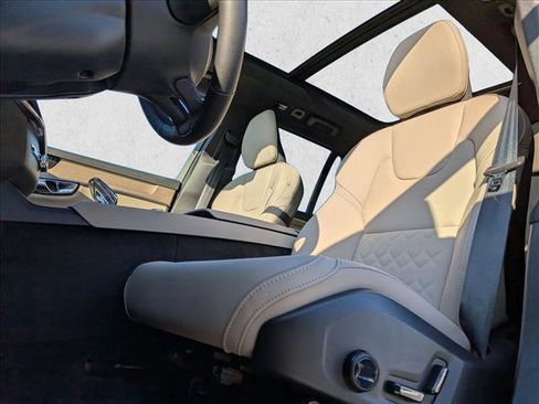 New 2026 Volvo XC90 T8 Plus w/ Protection Package Premier image 4